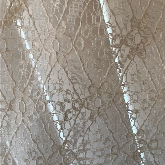 American Eagle Cream Lace Cropped Tank Top - Picture 2 of 2